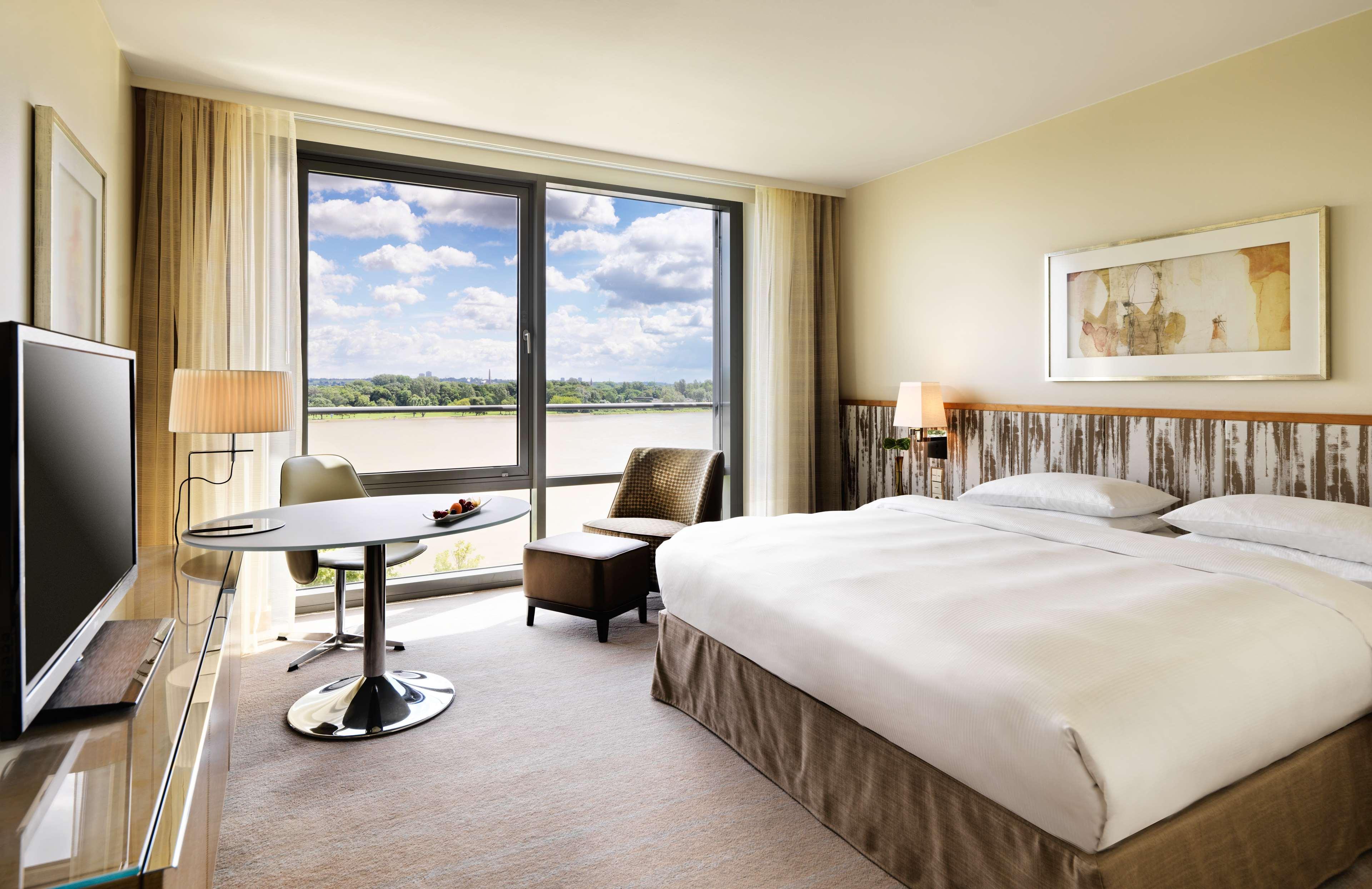 Hotel Hyatt Regency Maguncia Exterior foto A typical room at the hotel