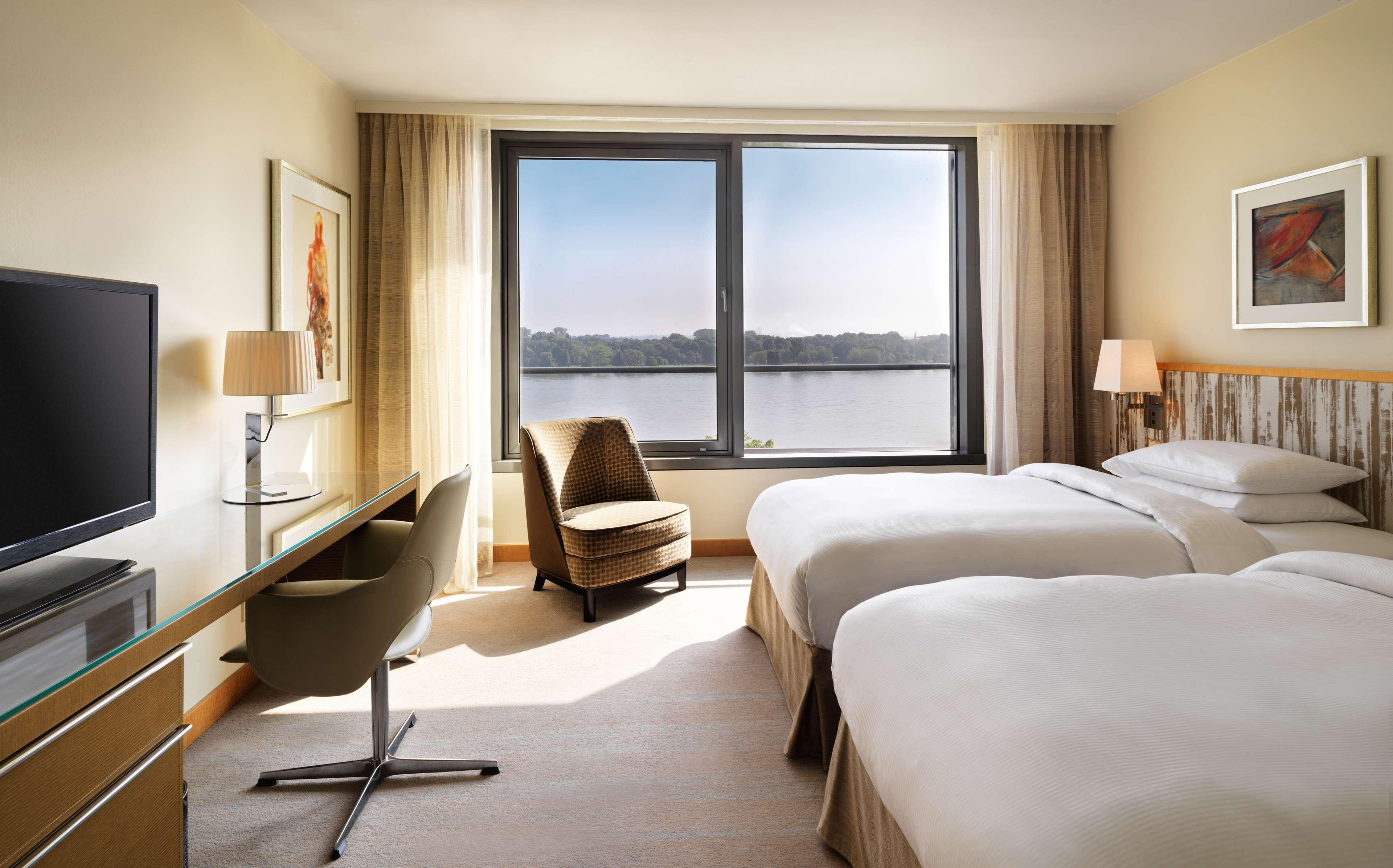 Hotel Hyatt Regency Maguncia Exterior foto A room at the hotel